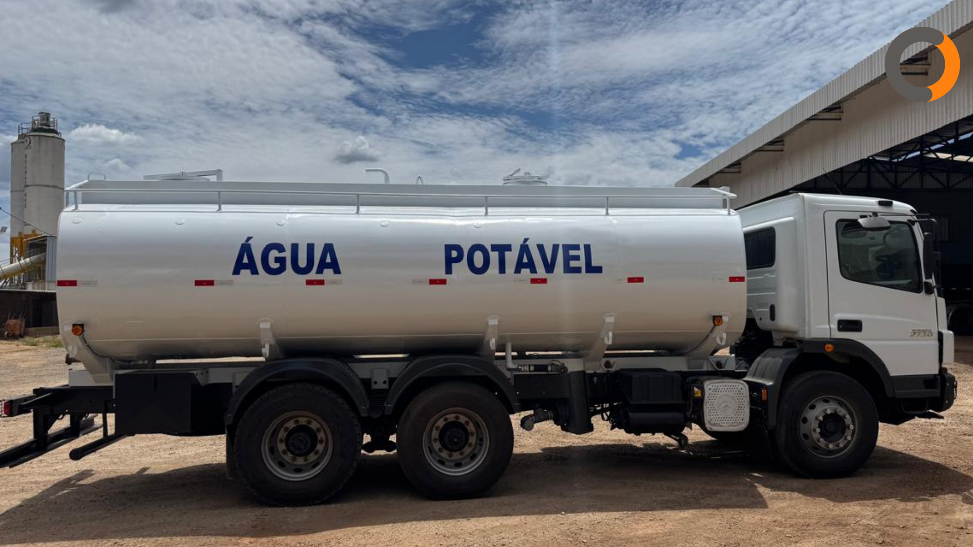 CAMINHÃO PIPA - máquina pesada